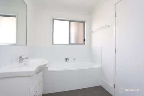 Property photo of 2/2 Nightshade Crescent Pimpama QLD 4209