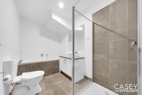 Property photo of 37 Nugget Way Cranbourne East VIC 3977
