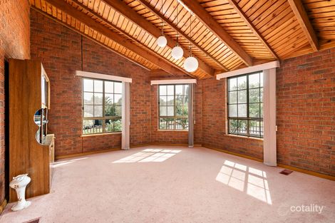 Property photo of 2 Hull Court Greenvale VIC 3059