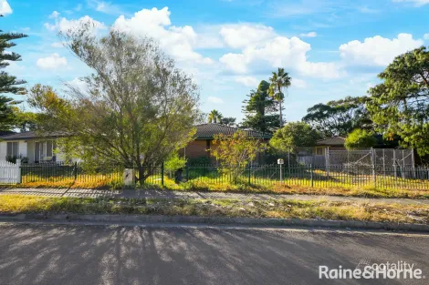 Property photo of 40 Grevillea Crescent Macquarie Fields NSW 2564
