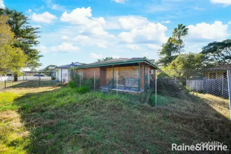 Property photo of 40 Grevillea Crescent Macquarie Fields NSW 2564