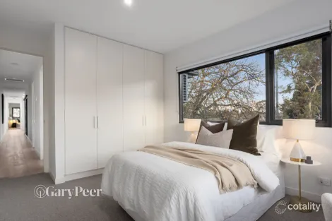 Property photo of 11 Vine Grove Carnegie VIC 3163