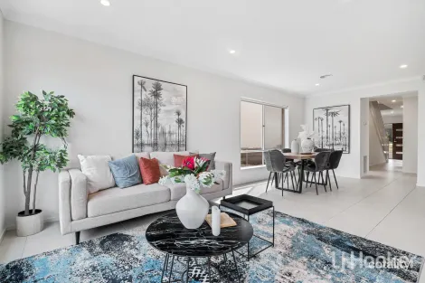 Property photo of 2 Oak Place Doncaster VIC 3108