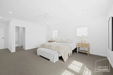Property photo of 8 Ilaroo Crescent Warana QLD 4575