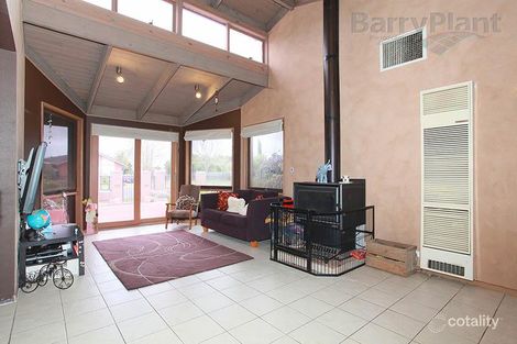 Property photo of 32 Black Dog Drive Brookfield VIC 3338