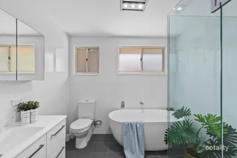 Property photo of 8 Ruth Place Bateau Bay NSW 2261