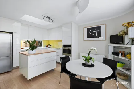 Property photo of 11/59-61 Ormond Esplanade Elwood VIC 3184