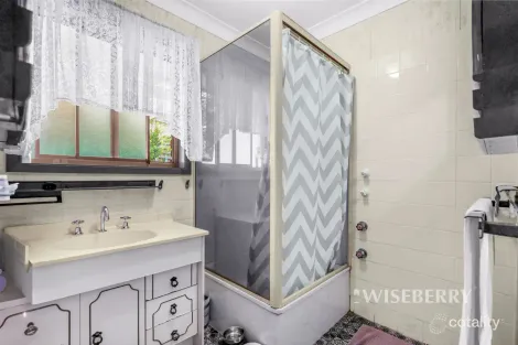 Property photo of 4 Arnold Close Halekulani NSW 2262