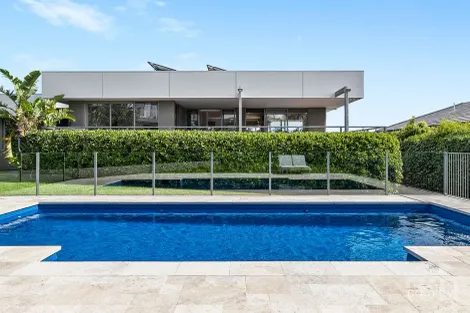 16 Waterview Dr, Mount Martha, VIC 3934