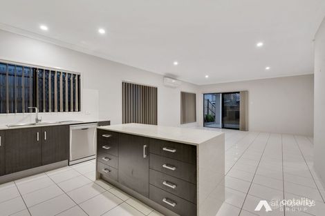 Property photo of 30 Crest Ridge Parade Brookwater QLD 4300