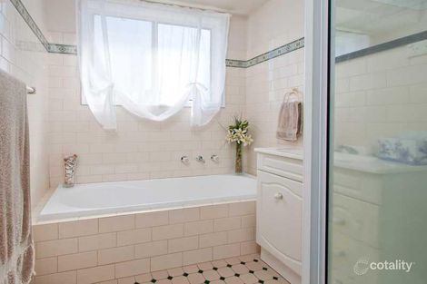 Property photo of 2/17 Juniper Place Forest Hill NSW 2651