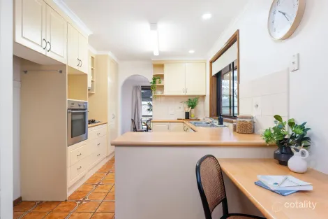 Property photo of 10 Sunwood Drive Lavington NSW 2641