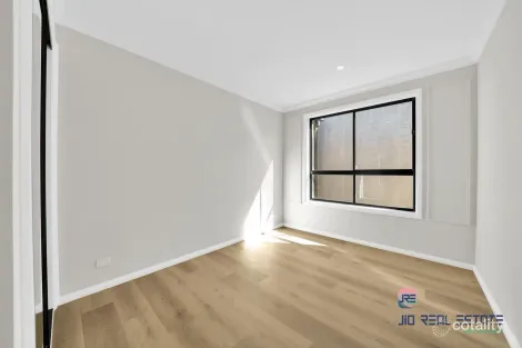 Property photo of 5 Tipperary Drive Rockbank VIC 3335