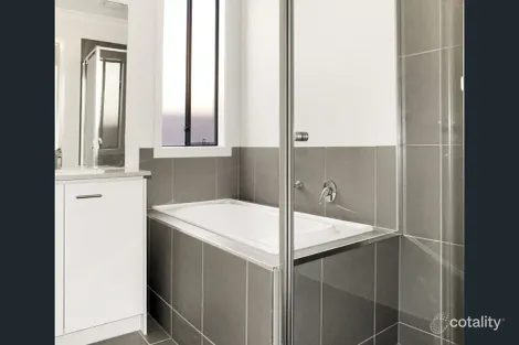 Property photo of 68 Hammersmith Road Wyndham Vale VIC 3024