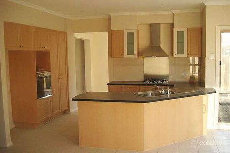Property photo of 36 Silky Oak Drive Bundoora VIC 3083