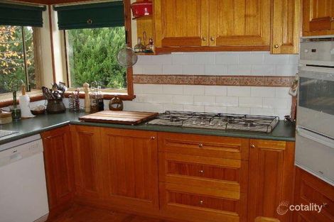 Property photo of 8 Weir Court Kangaroo Flat VIC 3555