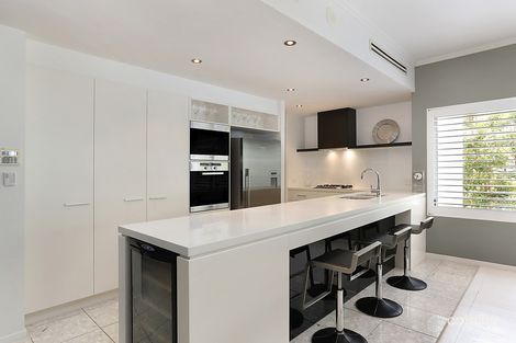 Property photo of 21/120 Surf Parade Broadbeach QLD 4218