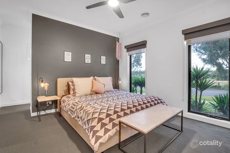 Property photo of 16 Spirited Circuit Craigieburn VIC 3064
