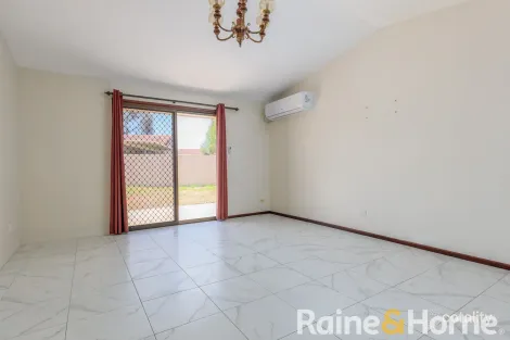 Property photo of 4 Parkland Place Dubbo NSW 2830