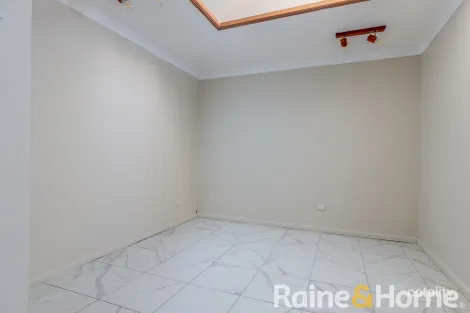 Property photo of 4 Parkland Place Dubbo NSW 2830