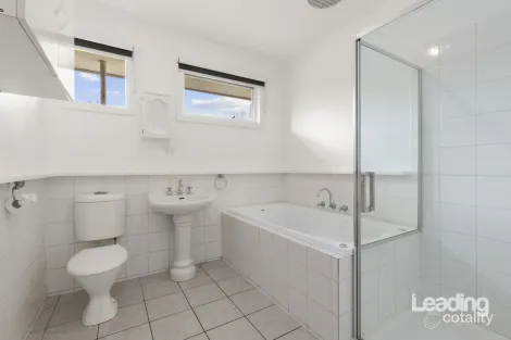 Property photo of 72 McKell Avenue Sunbury VIC 3429