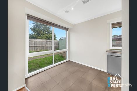 Property photo of 8 Kalyptos Walk Cranbourne VIC 3977