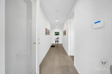 Property photo of 2 Yang Road Mambourin VIC 3024