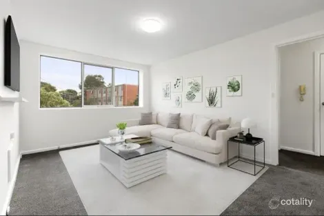 4/2 Fiona Ct, St Kilda, VIC 3182