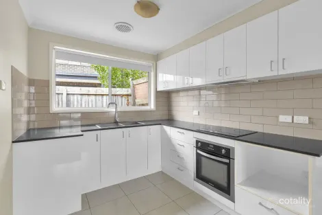 2/4 Walter St, Cranbourne, VIC 3977