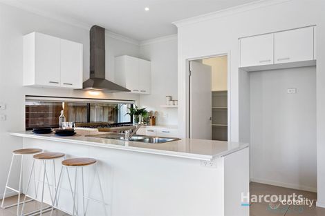 Property photo of 19 Shearwater Place Mernda VIC 3754