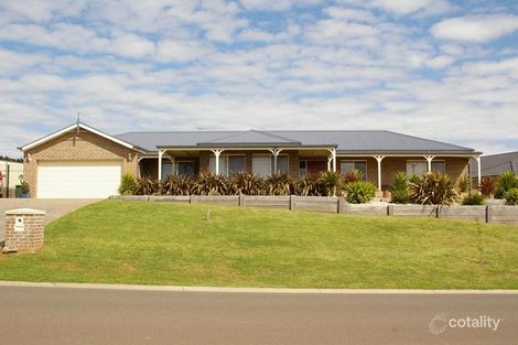 21 Shaw Dr, Romsey, VIC 3434