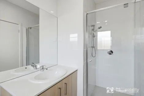 Property photo of 14 Raluana Road Eynesbury VIC 3338