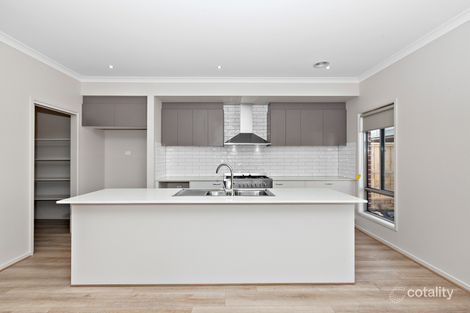 Property photo of 31 McNaughton Crescent Berwick VIC 3806
