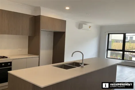 Property photo of 32 Myrtle Walk Cranbourne West VIC 3977