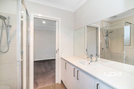 Property photo of 15 Landscape Place Sunbury VIC 3429