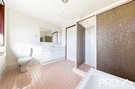 Property photo of 8 Cressbrook Drive Wattle Grove NSW 2173