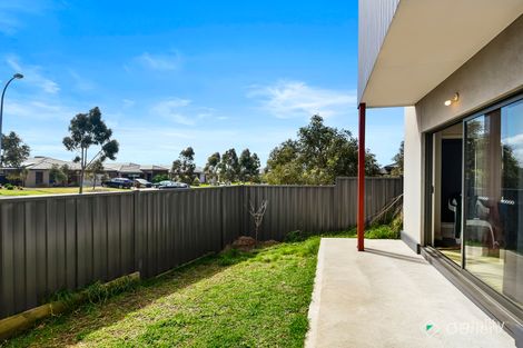 Property photo of 2 Lanthorn Crescent Cranbourne East VIC 3977