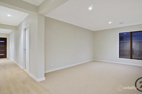 Property photo of 98 Treeve Parkway Werribee VIC 3030