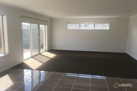 Property photo of 5 Macleod Circuit Pakenham VIC 3810