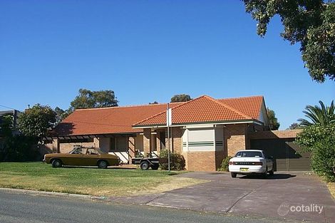 18 Kemmish Cres, Melville, WA 6156