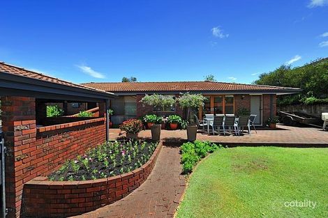 Property photo of 2 Errina Place Willetton WA 6155