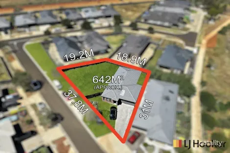 Property photo of 24 Hinkler Crescent Brookfield VIC 3338