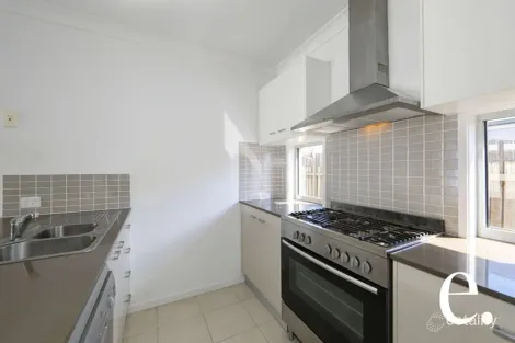 Property photo of 13 Wedgeleaf Place Ashfield QLD 4670