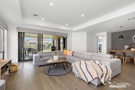 Property photo of 14 Blackhazel Crescent Clyde North VIC 3978