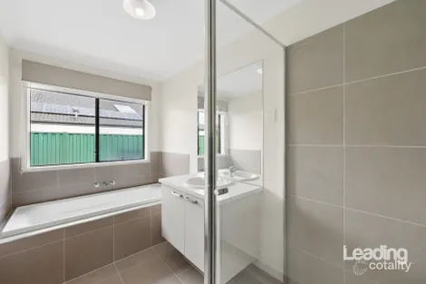 Property photo of 15 Melaleuca Boulevard Romsey VIC 3434