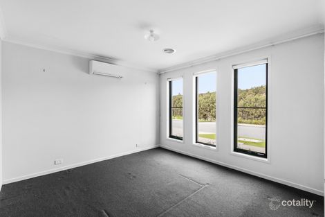 Property photo of 67 Beatrix Circuit Officer VIC 3809