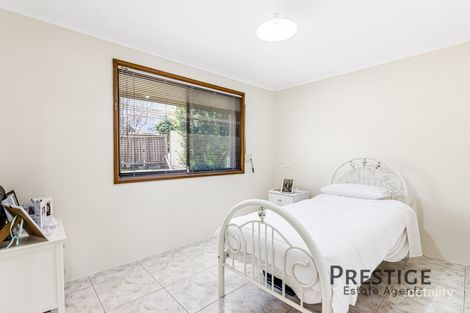 Property photo of 1 Baker Close Bossley Park NSW 2176