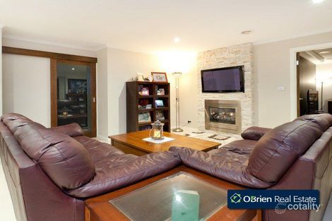 Property photo of 122 Marisa Crescent Berwick VIC 3806