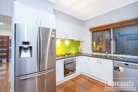 Property photo of 32 Bonneville Parade Pakenham VIC 3810