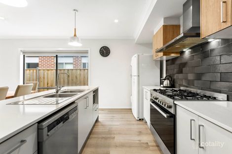 Property photo of 10 Aristotle Street Mount Duneed VIC 3217